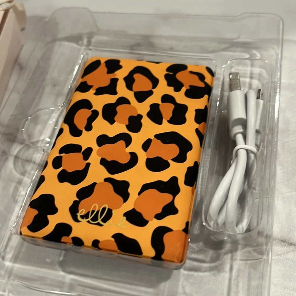NEW Ellie portable charger leopard